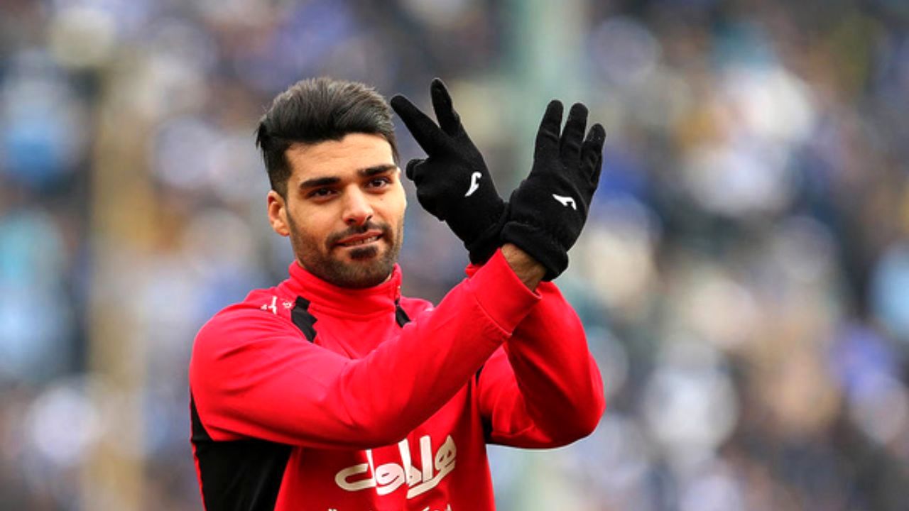 مواجهه طارمی و کاروان پرسپولیس در فرودگاه