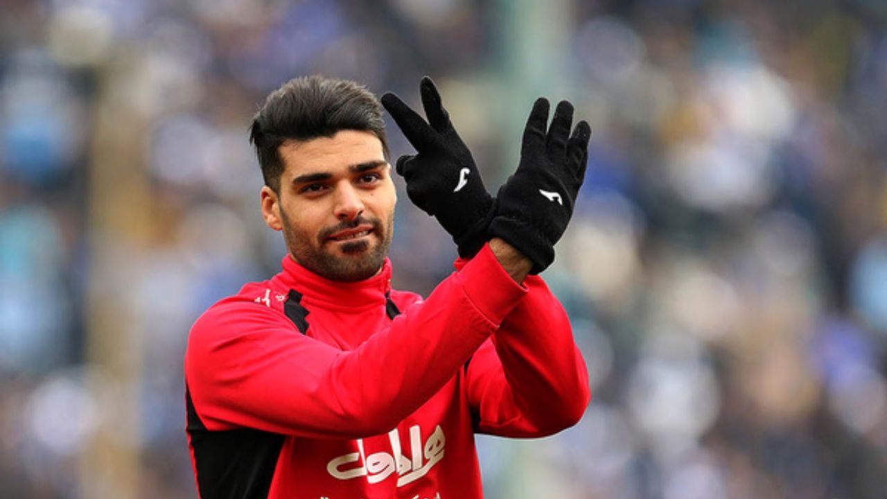 مواجهه طارمی و کاروان پرسپولیس در فرودگاه