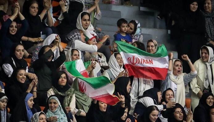 حضور زنان در ورزشگاه‌ها تکلیف قانونی است/ ا اجرای قانون نیازی به نامه‌نگاری و تهدید نهادهای بین‌المللی نیست
