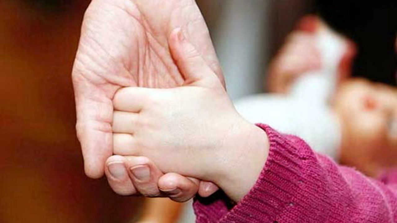 مادران چگونه روی دخترشان تاثیر می‌گذارند؟
