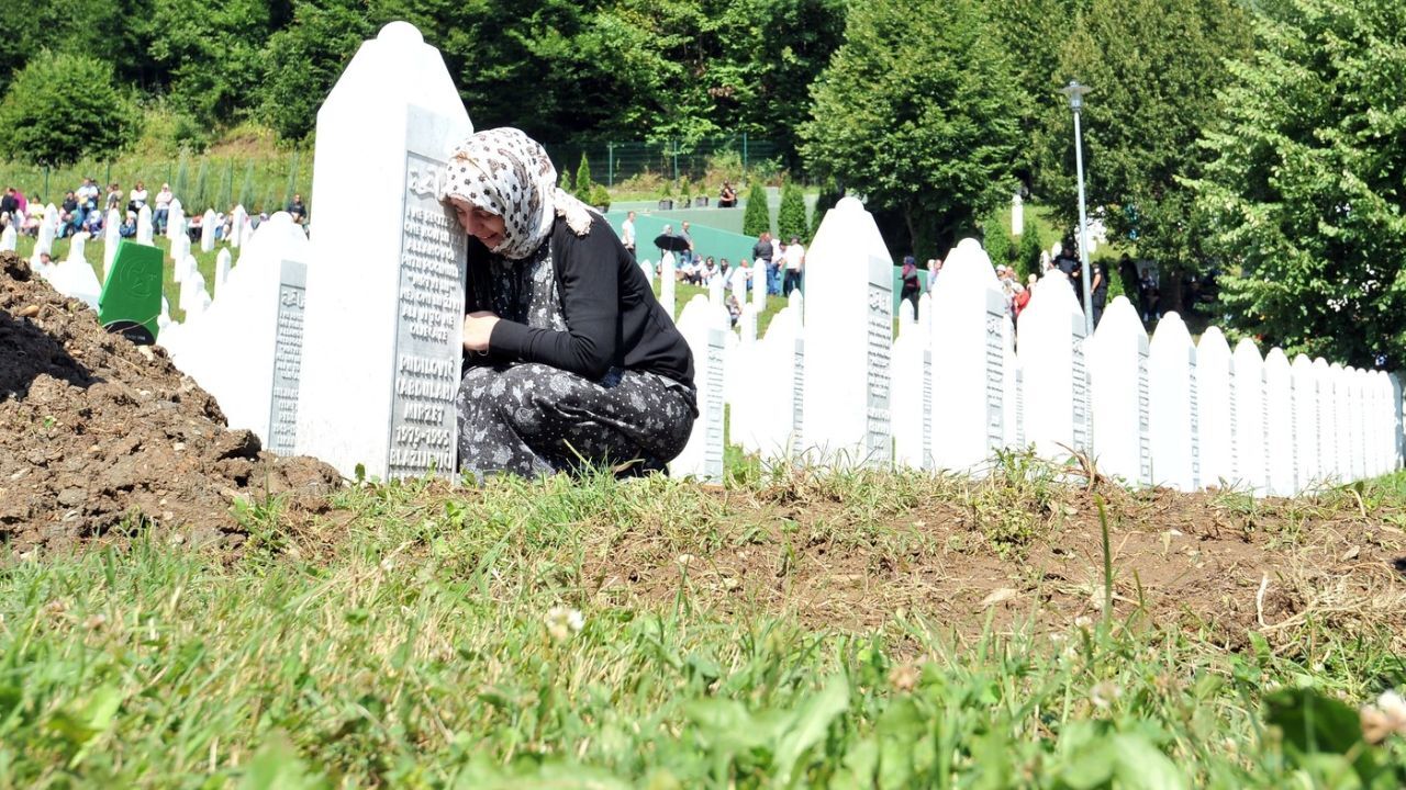 هلند مسئولیت حضور در بزرگترین نسل‌کشی اروپا را پذیرفت