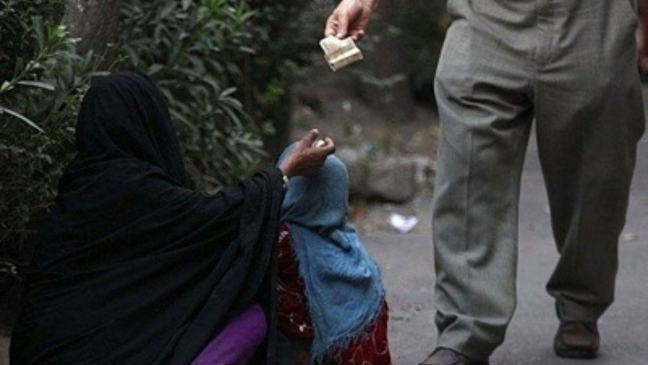 توسعه‌یافتگی ضامنی برای نبود گدا در شهرها نیست/ داشتن شهری عاری از متکدی امکان‌پذیر نیست/ خیابان فضایی برای نمایش فقر شده است/ خیریه‌ها جای ماهی دادن دست مردم، ماهی‌گیری یادشان دهند/ چرا کشوری که هم مالیات می‌گیرد و هم عوارض باید این حجم متکدی داشته باشد؟