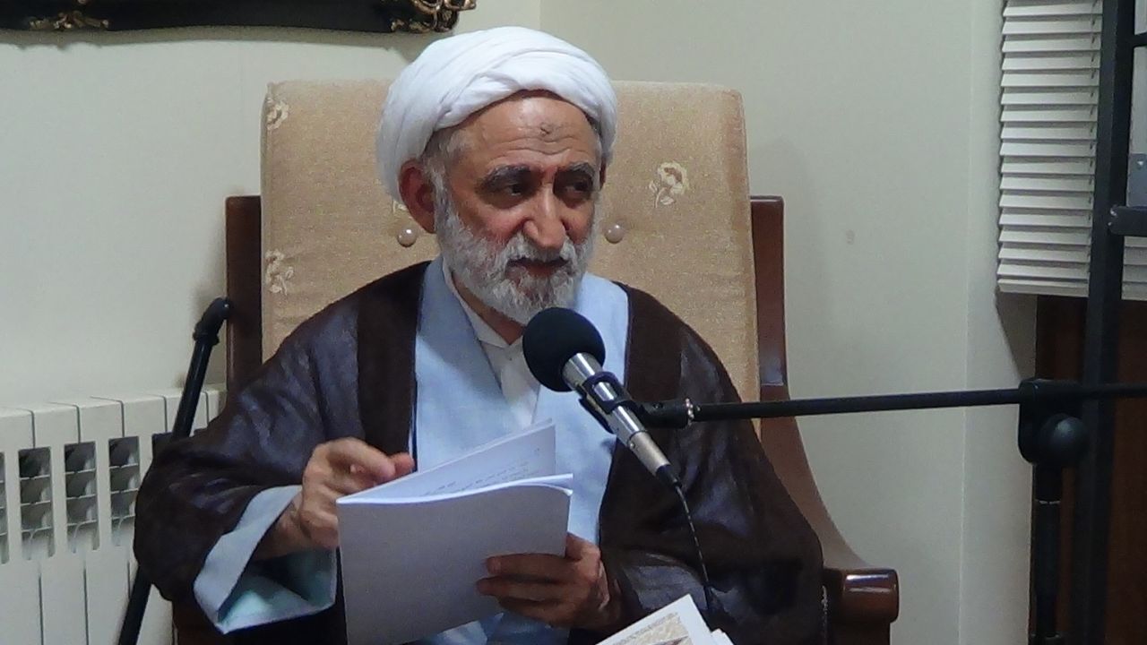 اساس مشکل حجاب از صداوسیما است/ برای تبلیغ رب گوجه‌فرنگی خانمی می‌آورند که لباس زردوسرخ دارد/ صداوسیما از خواب بیدار شود
