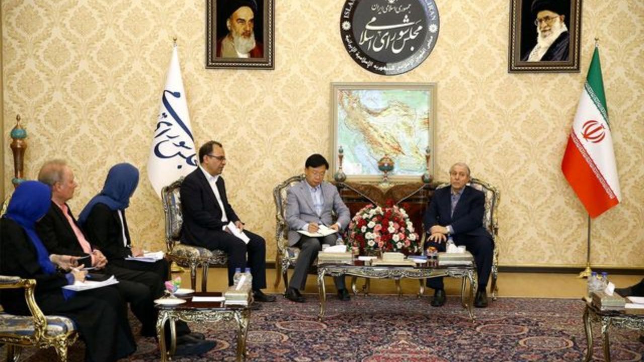 آمریکا دارو را تحریم اما تنباکو را از تحریم ها مستثنی کرده است