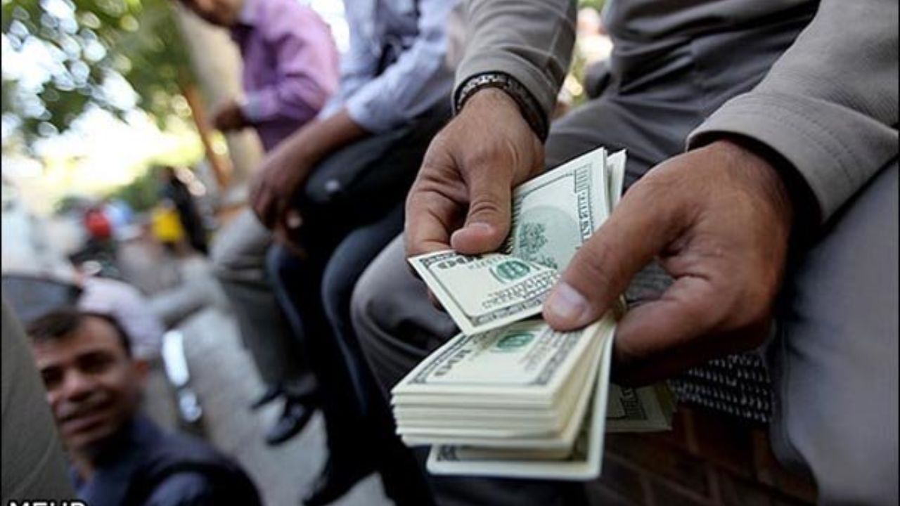 کوچ معامله‌گران بزرگ از معاملات ارز/این بازار دیگر جای ماندن نیست