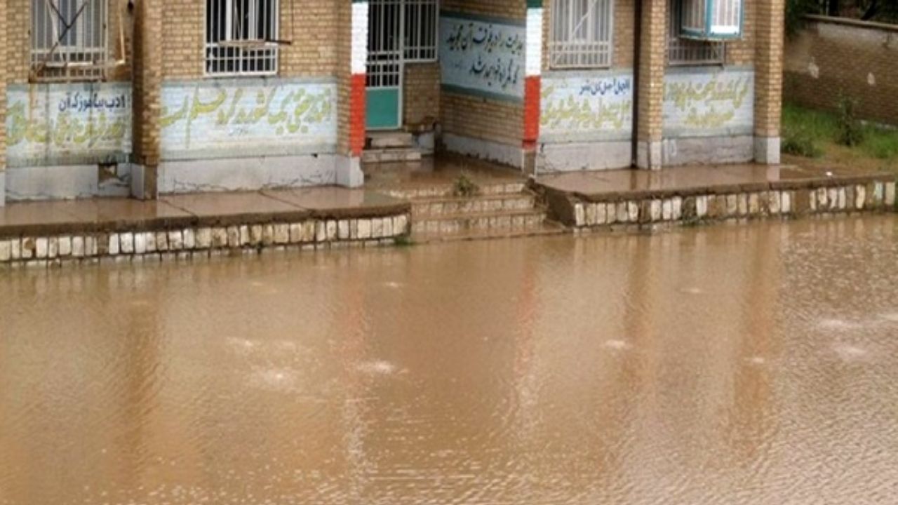 مدارس سیل زده برای سال تحصیلی جدید آماده نمی‌شوند