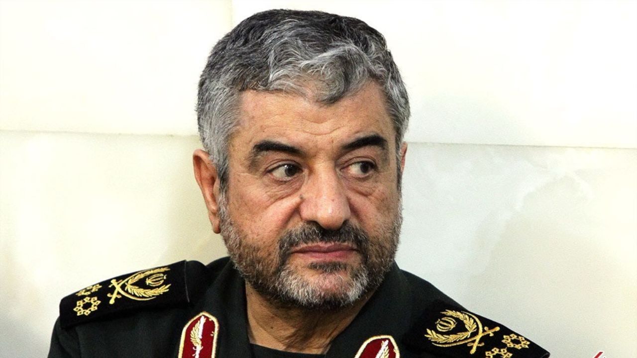 سنگ‌اندازی‌ها نشان می‌دهد که جوانان انقلابی در مسیر صحیح قدم بر می‌دارند