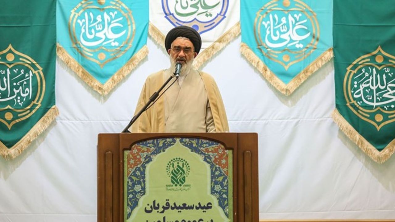 حل مشکلات دنیای اسلام در گروی وحدت است