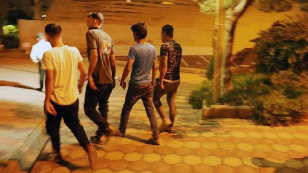 4 مرد و یک زن در خانه‌ای متروکه بازداشت شدند