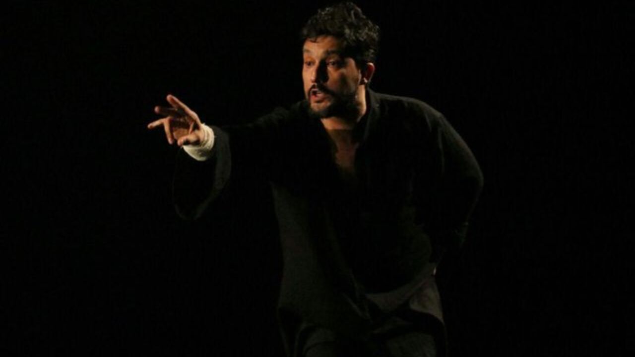 نمایش حامد بهداد ادامه دارد
