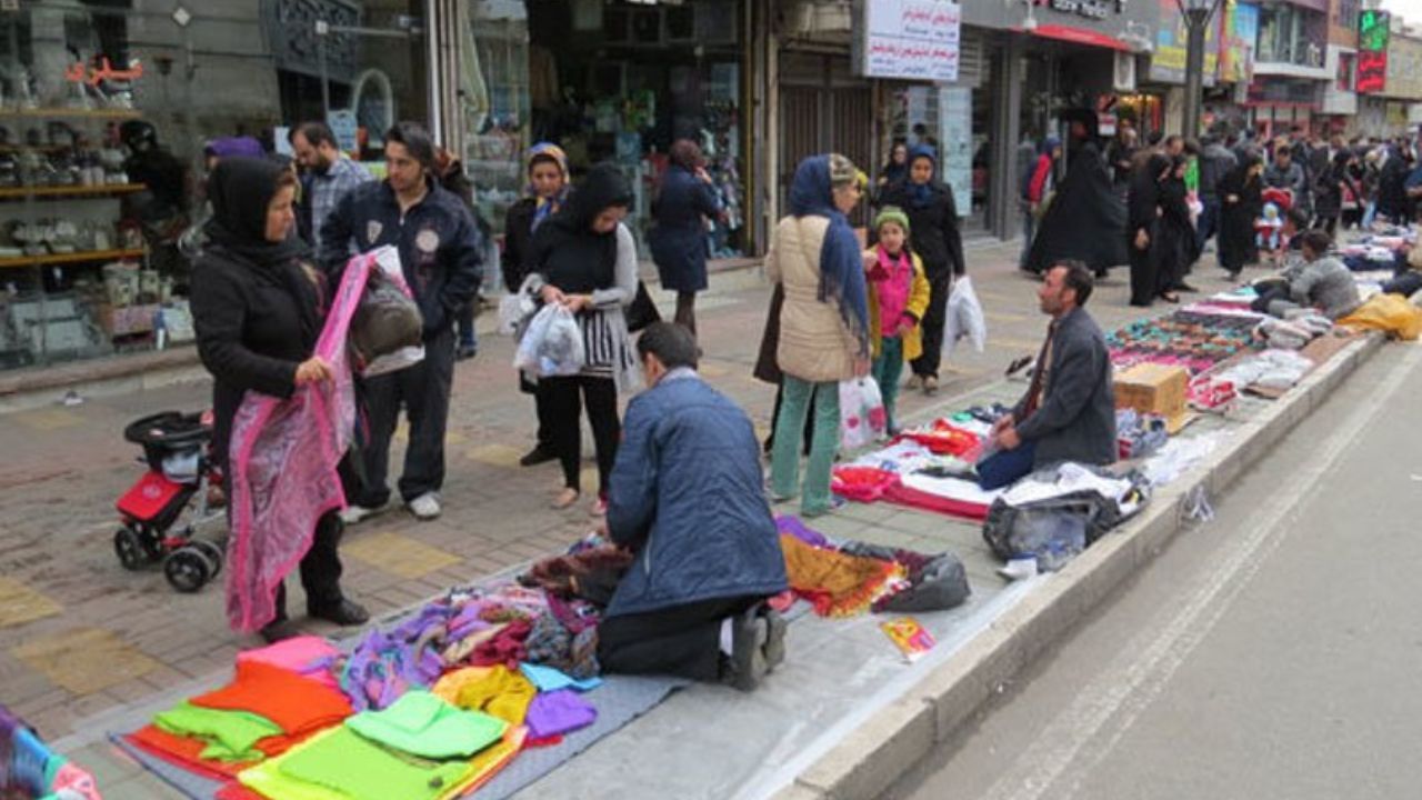 برخورد چکشی با دستفروشان باید قطع شود