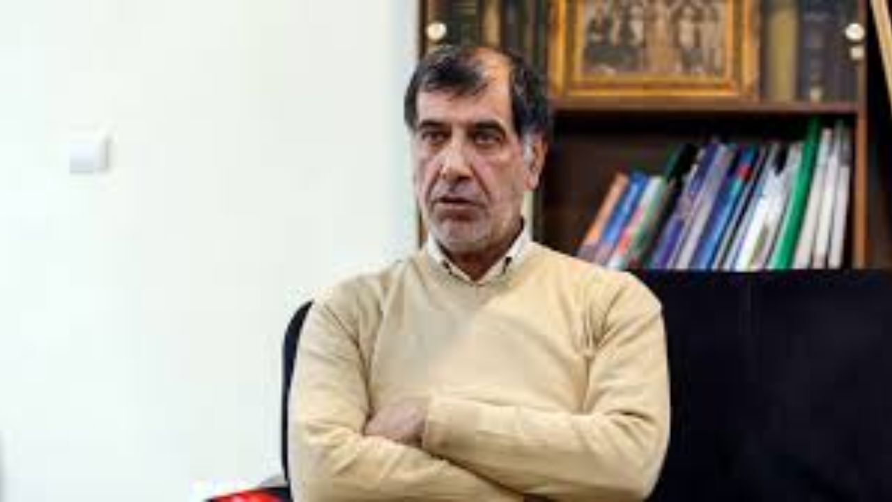 سیاست‌های پولی دولت دوازدهم ثبات به وجود آورده است/ در گذشته فلان شخص لبخند می‌زد و دلار بالا و پایین می‌شد/ گفت‌و گوهای تند آیت‌الله آملی لاریجانی و آیت‌الله یزدی رسانه‌ای شد که جای تاسف دارد