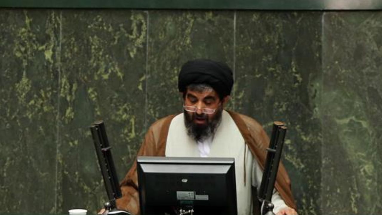 وزیر اقتصاد به موضوع رانت واگذاری هواپیمای ایران ایرتور ورود کند