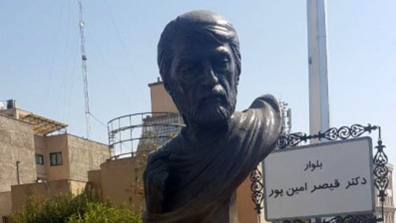 وجود نمونه اصلی سردیس قیصر امین‌پور در دست بررسی است