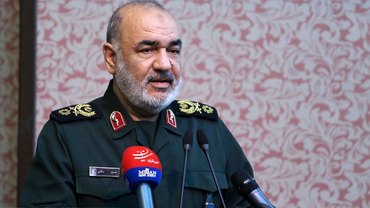آمریکا می‌گوید رهبرمان بی‌ریشه و تهی هستند/ این روحیه و ایمان است که موازنه قدرت را تغییر می‌دهد