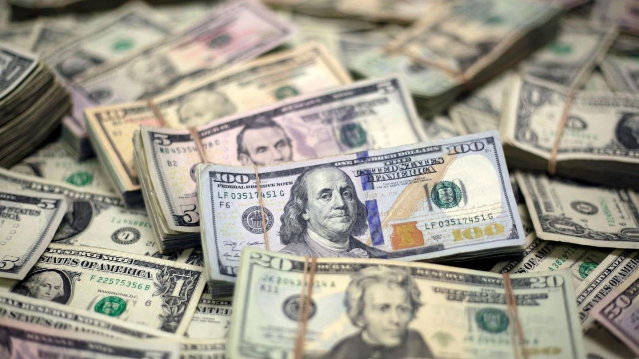 نرخ فروش دلار 11 هزار و 700 تومان اعلام شد