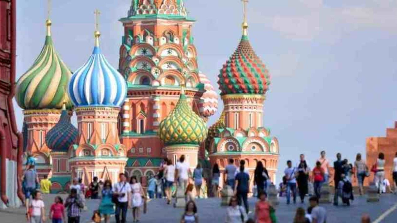 روسیه تعداد روزهای کاری را کاهش می‌دهد
