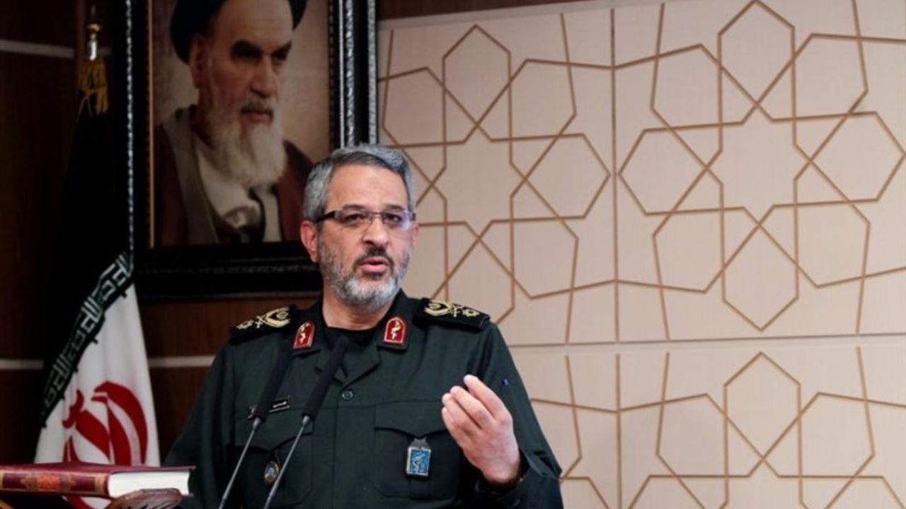 خدا نکند از روی استیصال و خودباختگی باشد و زانوهای مسئولان ما بلرزد/ وجود یک عنصر فاسد در یک نهاد، تمام فضا را تحت‌شعاع قرار می‌دهد/ وظیفه دستگاه‌های حاکمیتی خودپالایشی است