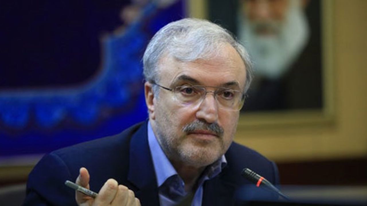 برخی دانشجویان و اساتید دچار بی‌خویشتنی شده‌اند