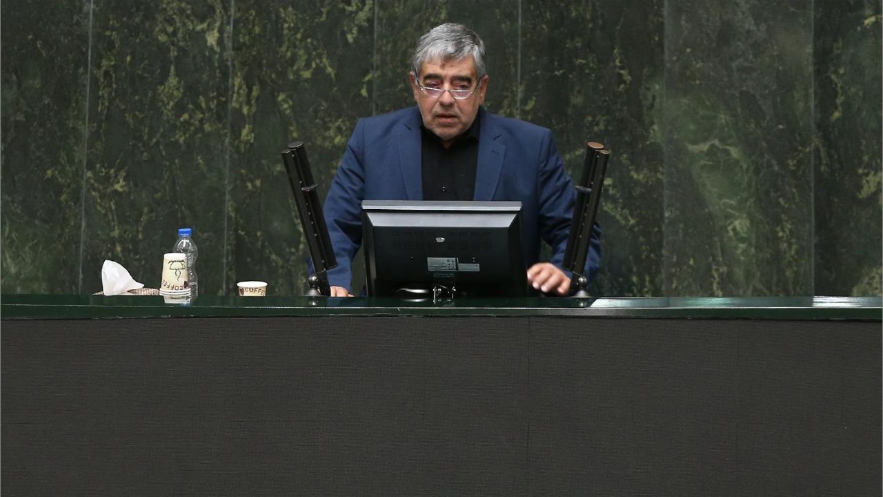 درخواست نماینده پاکدشت برای رأی اعتماد به مونسان و حاجی میرزایی در مجلس