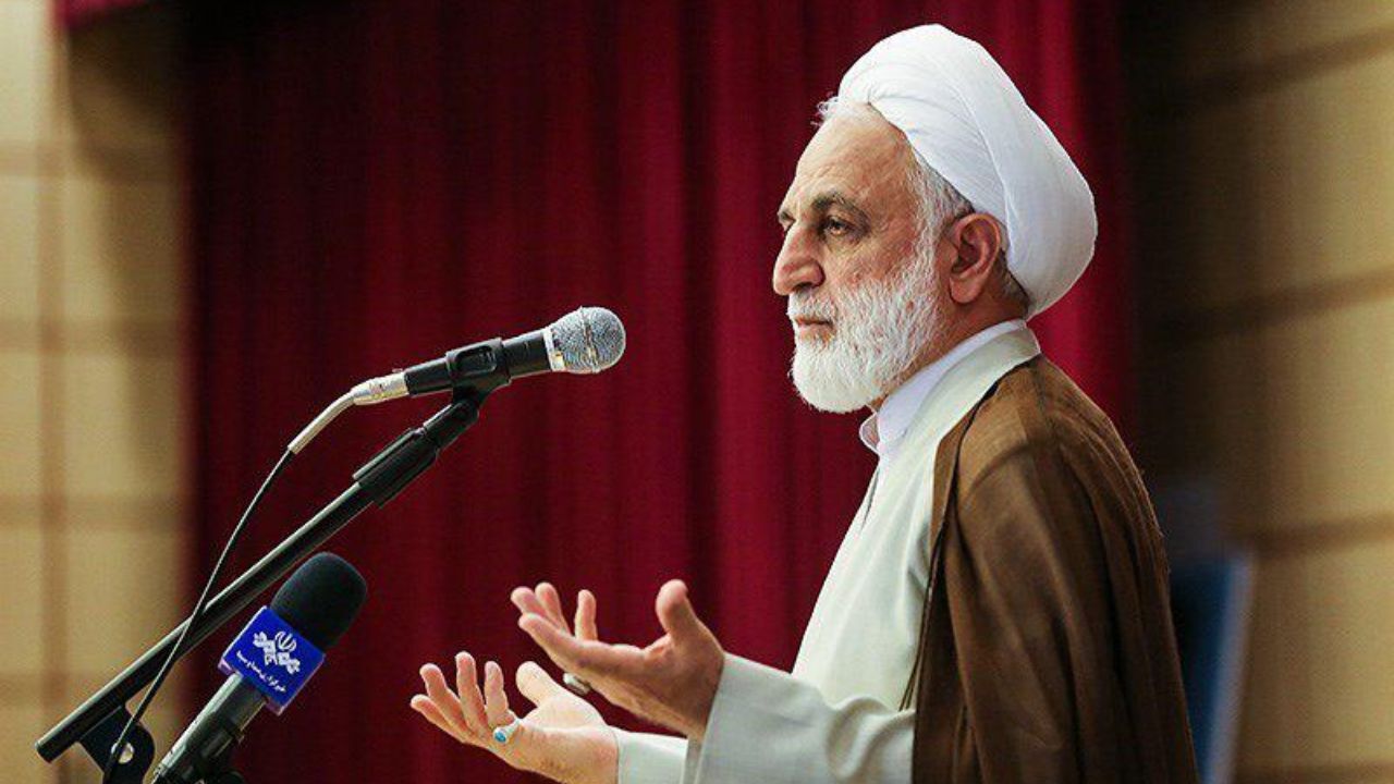مسئولان از قضیه برجام و نقض آن توسط آمریکا درس بگیرند/ چراغ سبز دشمن برای مذاکره و خط اعتباری 15 میلیارد دلاری، فریب است/ با فساد مبارزه می‌کنیم/ مهمترین اهداف دشمن سست کردن بنیاد خانواده است