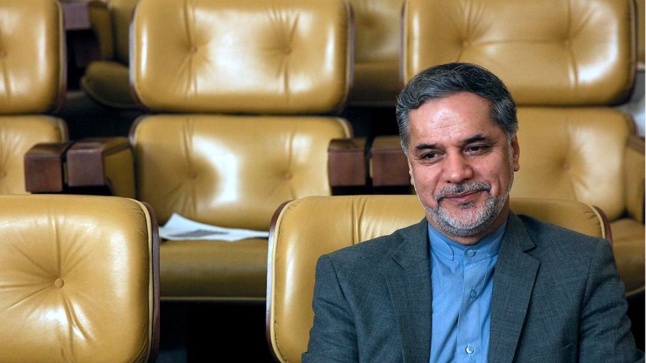 نقوی حسینی: برای رأی نیاوردن طرح بازگشت خانواده مسئولان از خارج کشور قطعاً لابی‌گری می‌شود/ این طرح سیاسی و جناحی نیست/ اعضای سه فراکسیون سیاسی مجلس طرح بازگشت خانواده مسئولان از خارج کشور را امضا کردند