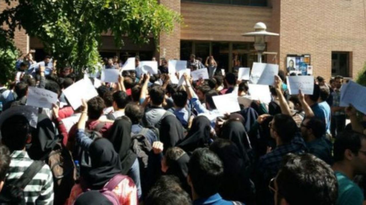 فاتحه دانشگاه امن و آزاد را باید با شیوه‌نامه انضباطی جدید خواند/ وزارت علوم باید در برابر فشارهای عده معدودی تمامیت‌خواه ایستادگی کند/ این شیوه‌نامه مسیر سرک‌ کشیدن به حریم خصوصی دانشجو را باز گذاشته است