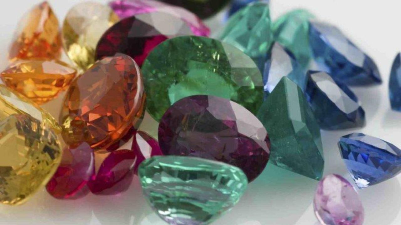 کلاهبردار سنگ‌های قیمتی دستگیر شد