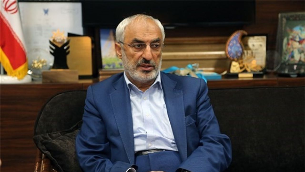 سیاسیون دخالت بیجا و بجا در ورزش نکنند