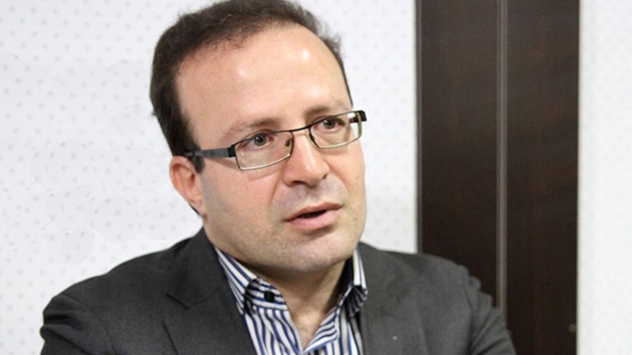 شفق رحمانی، همسر کامیل احمدی: قرار بازداشت همسرم یک ماه دیگر تمدید شد
