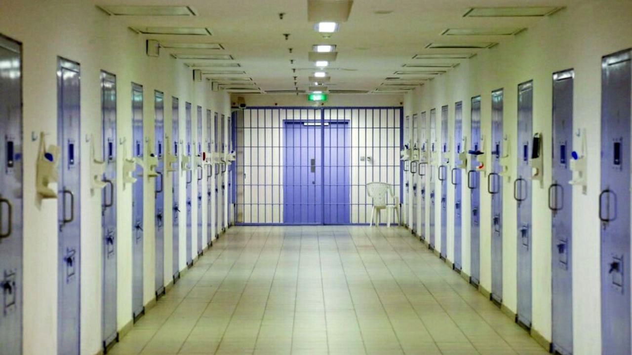 سازمان زندان‌ها کاملاً نظارت‌پذیر است/ طرح انتزاع زندان‌ها از زمان احمدی‌نژاد مطرح شد/ جوانفکر که بازداشت شد بحث جداسازی سازمان زندان‌ها را مطرح کردند/ وزارت کشور توانایی زندانبانی کردن را ندارد