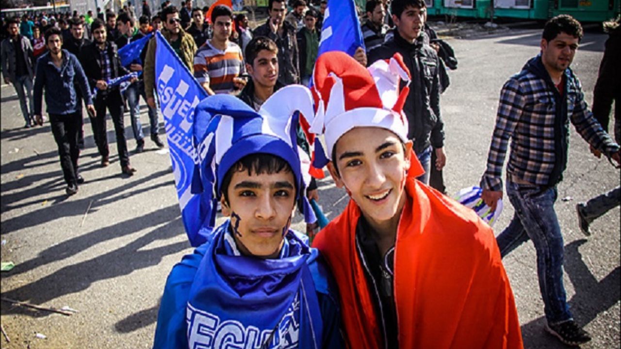 برخی تماشاگران بدون بلیت به آزادی آمده‌اند