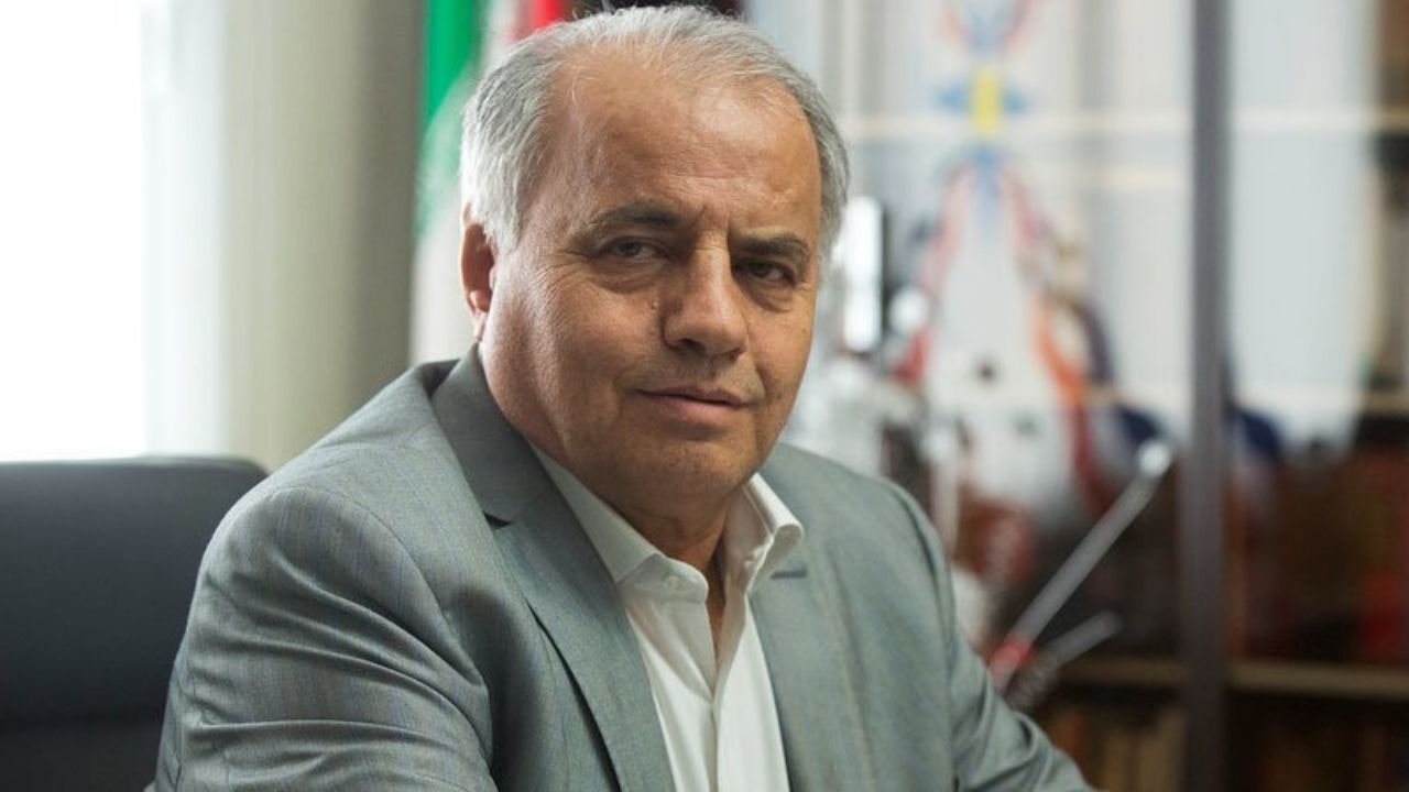 جامعه‌ای زنده و پویا است که علم و دانش محور فعالیت های آن باشد