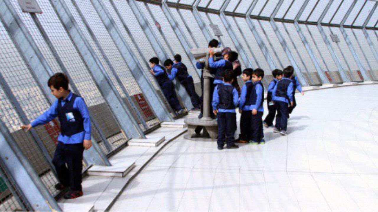 تخفیف 40 درصدی برج میلاد به دانش آموزان و دانشجویان