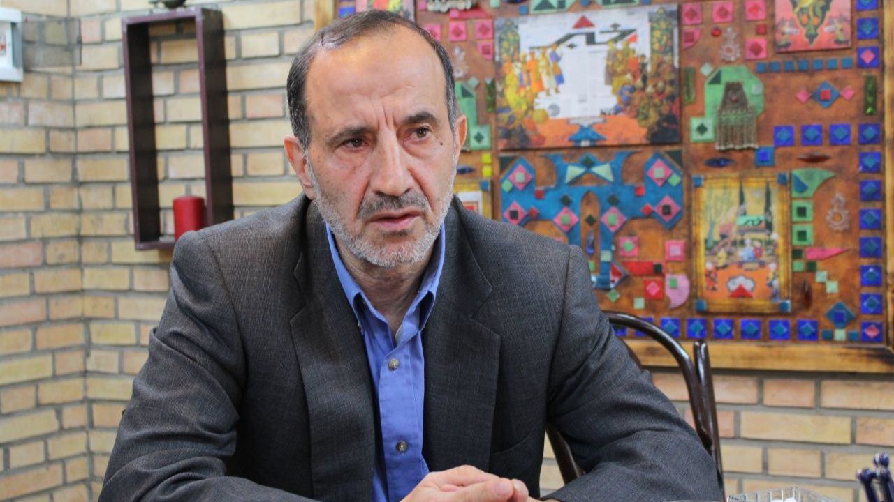 یارانه‌ها هدفمند نشد/ احمدی‌نژاد می‌خواست توزیع پول کند/ توزیع پول یک رفتار پوپولیستی است/ فقط در کشورهای آمریکای لاتین، هر جا به رأی مردم نیاز داشته باشند، پول میان مردم توزیع می‌کنند/ در مجلس هفتم مخالف اجرای هدفمندی یارانه‌ها بودم/ کرامت تولیدکننده بای