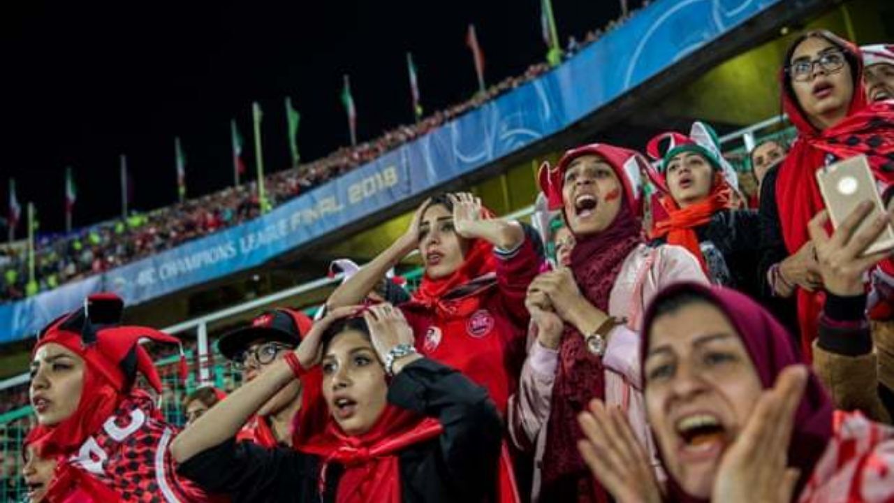 پلیس مخالف حضور خانم‌ها در ورزشگاه است