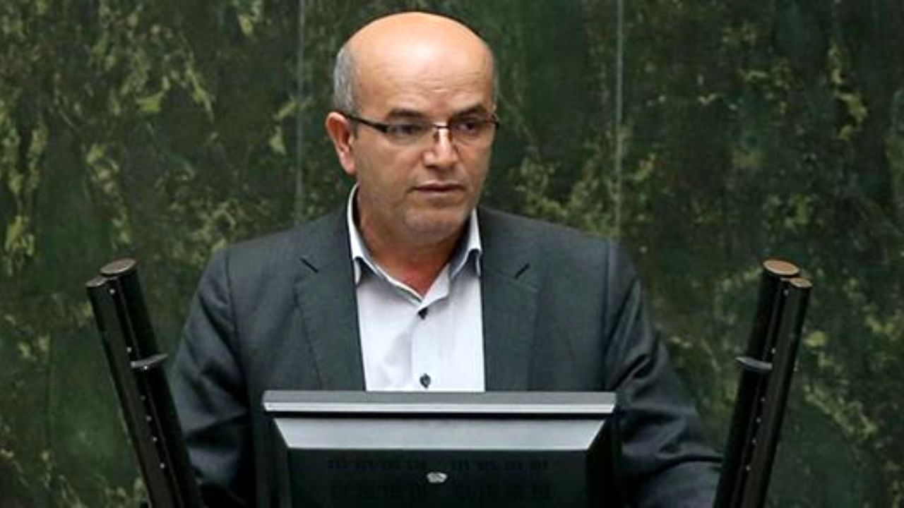 سازمان محیط‌زیست با فشار مقامات بالا مجوز انتقال آب دریای خزر را صادر کرد/ قیمت تمام‌شده انتقال آب دریای خزر به سمنان بسیار زیاد است/ چگونه آب را از عمق 26 متری دریای خزر می‌خواهند به ارتفاع 2085 متری بالای کوه ببرند؟