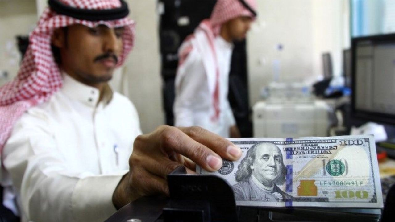 کاهش نرخ رسمی یورو  و افزایش پوند
