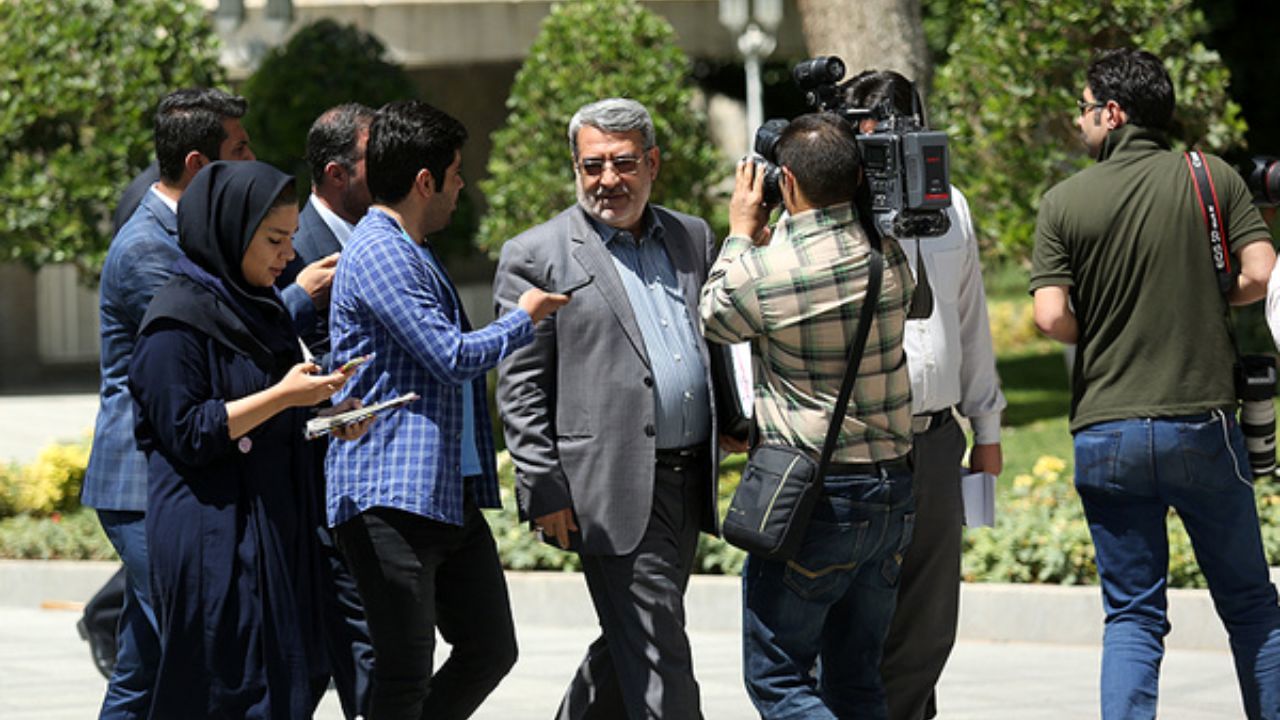 تکذیب دستورالعمل منع بکارگیری منشی زن در دفتر مدیران مرد