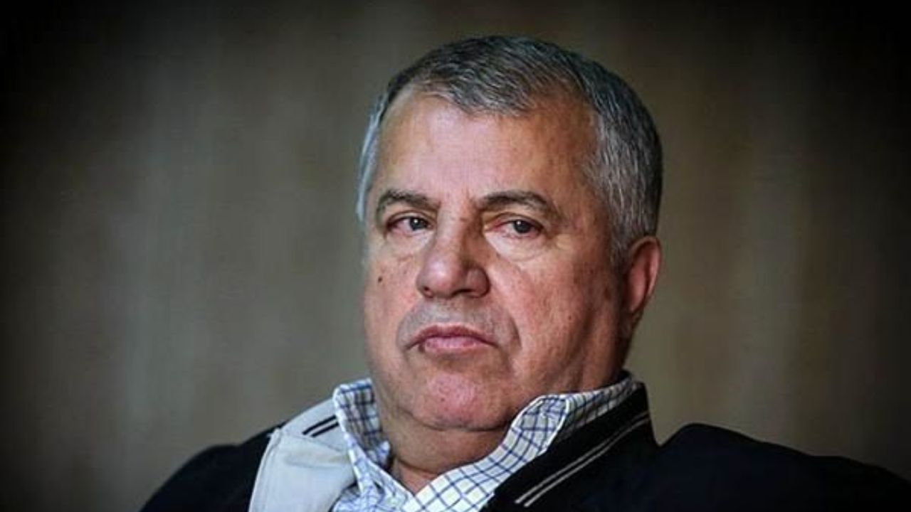 تصویری از آبگوشت‌خوری علی پروین در مراسم اربعین