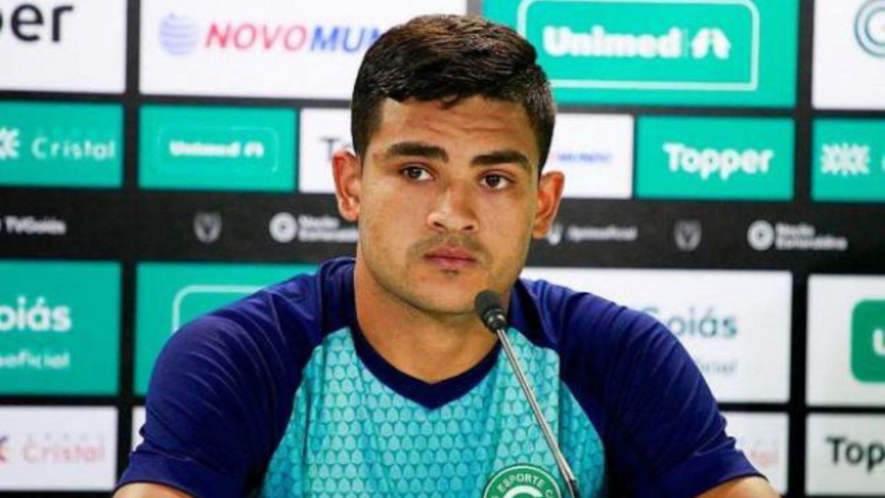جونیور در آستانه اخراج از پرسپولیس