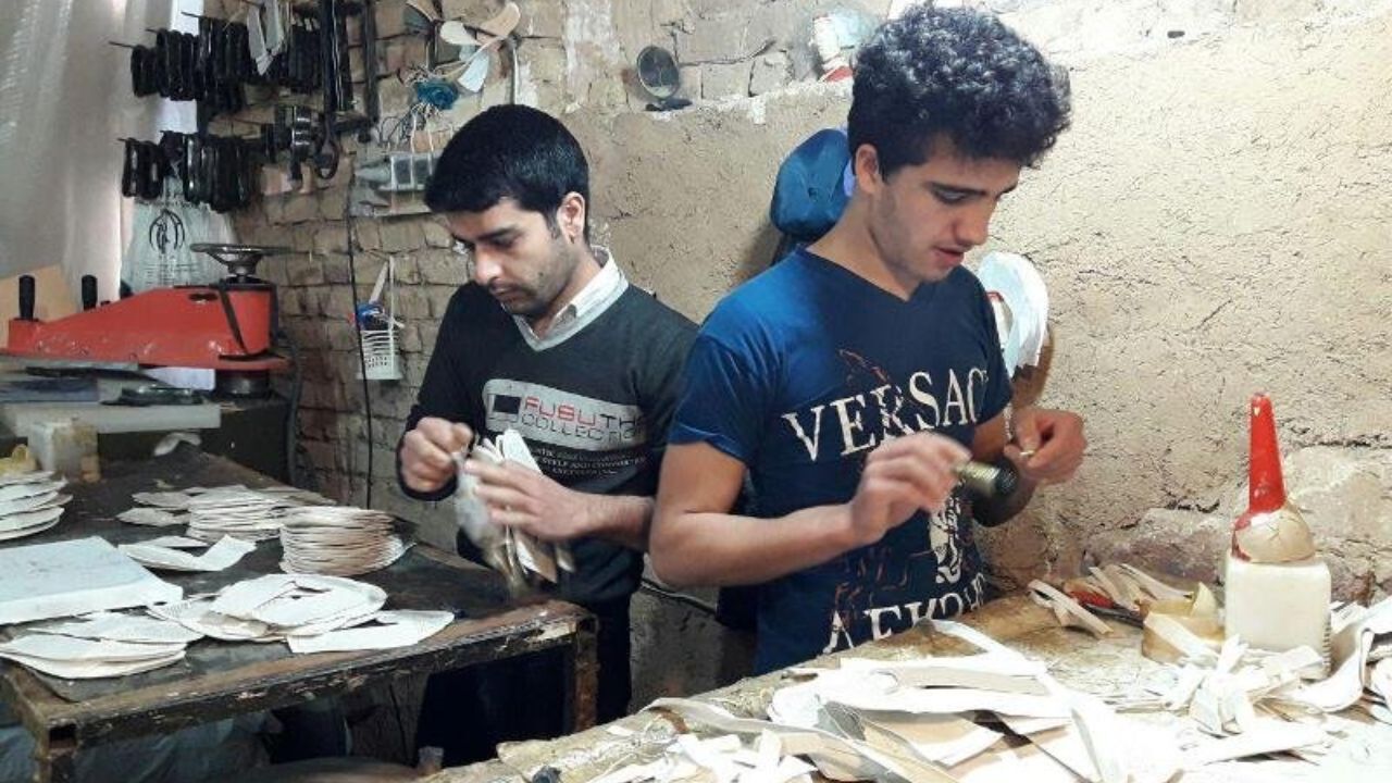 کارگران کارگاه‌های زیرپله از حداقل‌های قانون کار محرومند