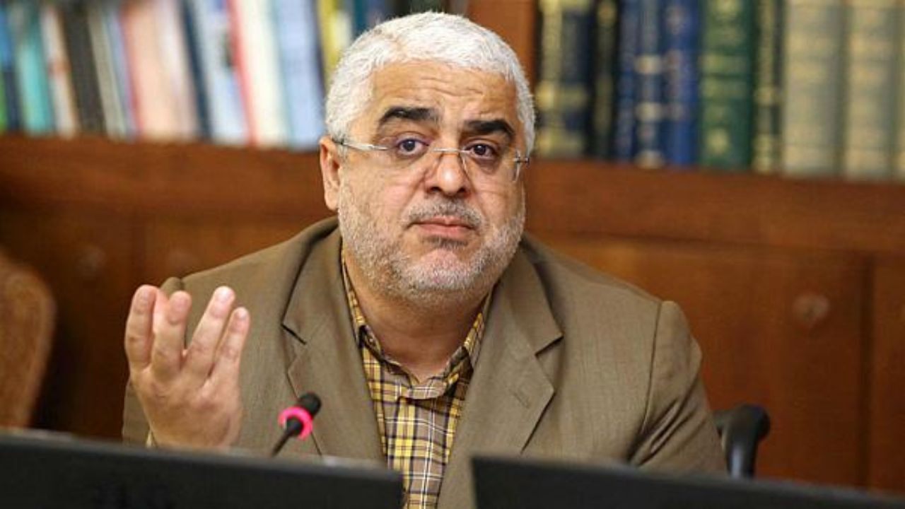 تلاش می‌کنیم جلوی روند غیرقانونی اعترافات تلویزیونی را بگیریم/ نباید جزای اعتراف تلویزیونی بر مجازات متهم اضافه شود/ متهم هم حق و حقوقی دارد/ اعترافات باید با مجوز و حکم دادگاه پخش شود/ پخش اعترافات تلویزیونی مجوز دادگاه را نداشته‌ است/ افراد بازداشت‌شده 