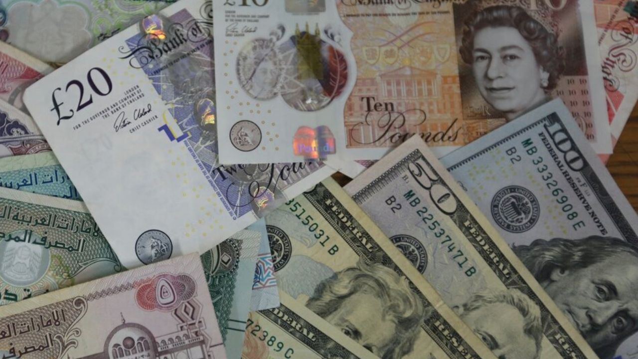 نرخ رسمی یورو و پوند کاهش یافت