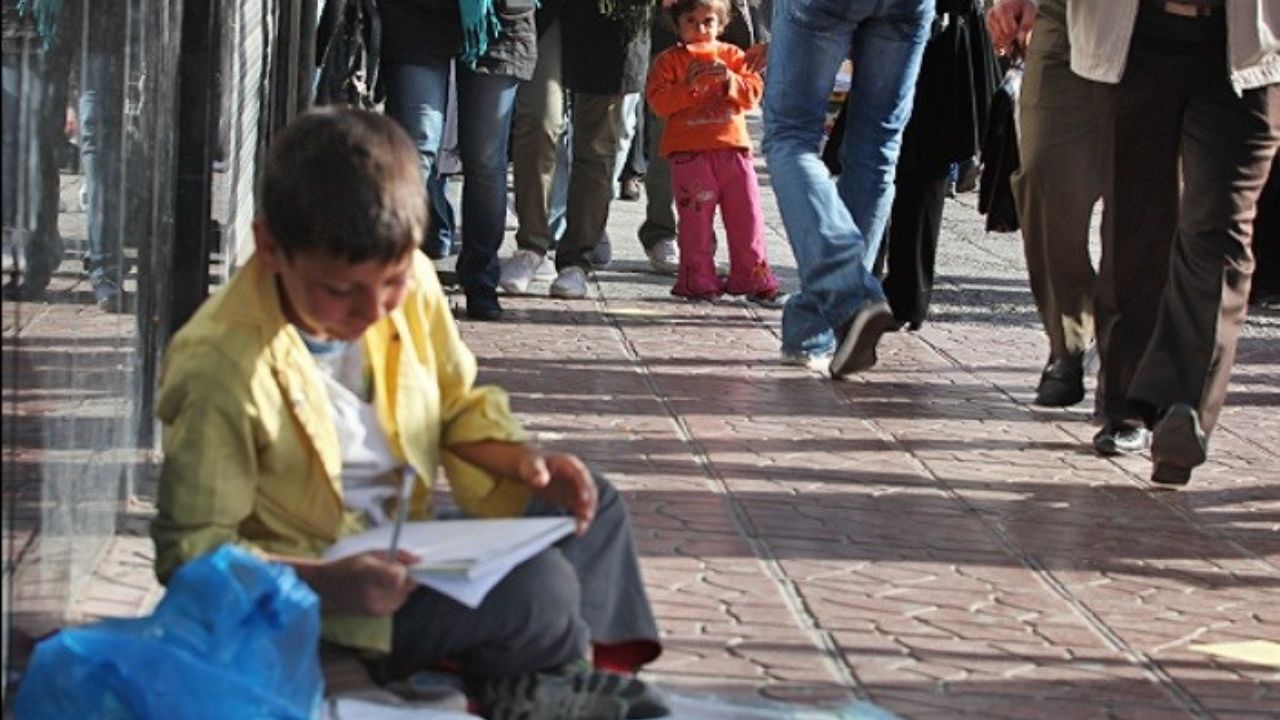 کودک کار با کودک خیابان‌گرد متفاوت است/ پول دادن به کودکی که گوشه خیابان نشسته لطف نیست، ظلم است/ مقابله با آسیب‌های اجتماعی باید در اولویت‌ حاکمیت قرار گیرد