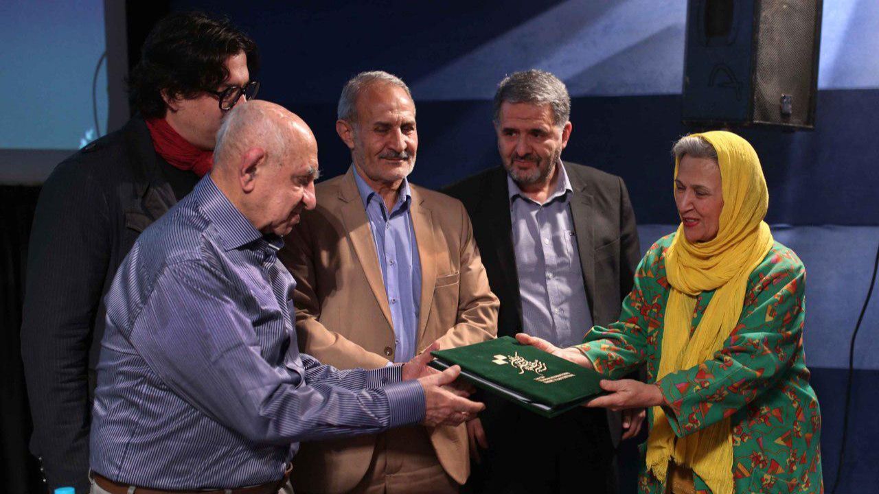 «جمال میرصادقی» در شب کتاب و سینما تقدیر شد