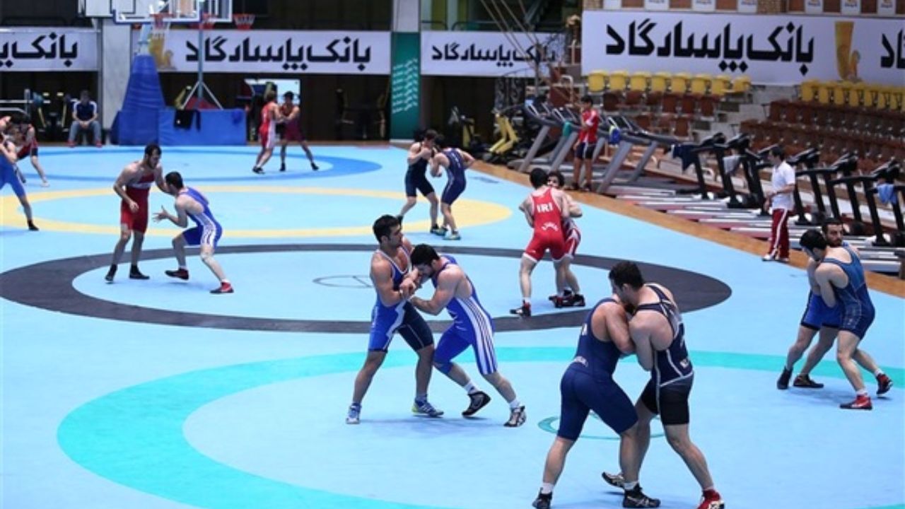 وزن کشی در خانه کشتی حمید سوریان برگزار میشود