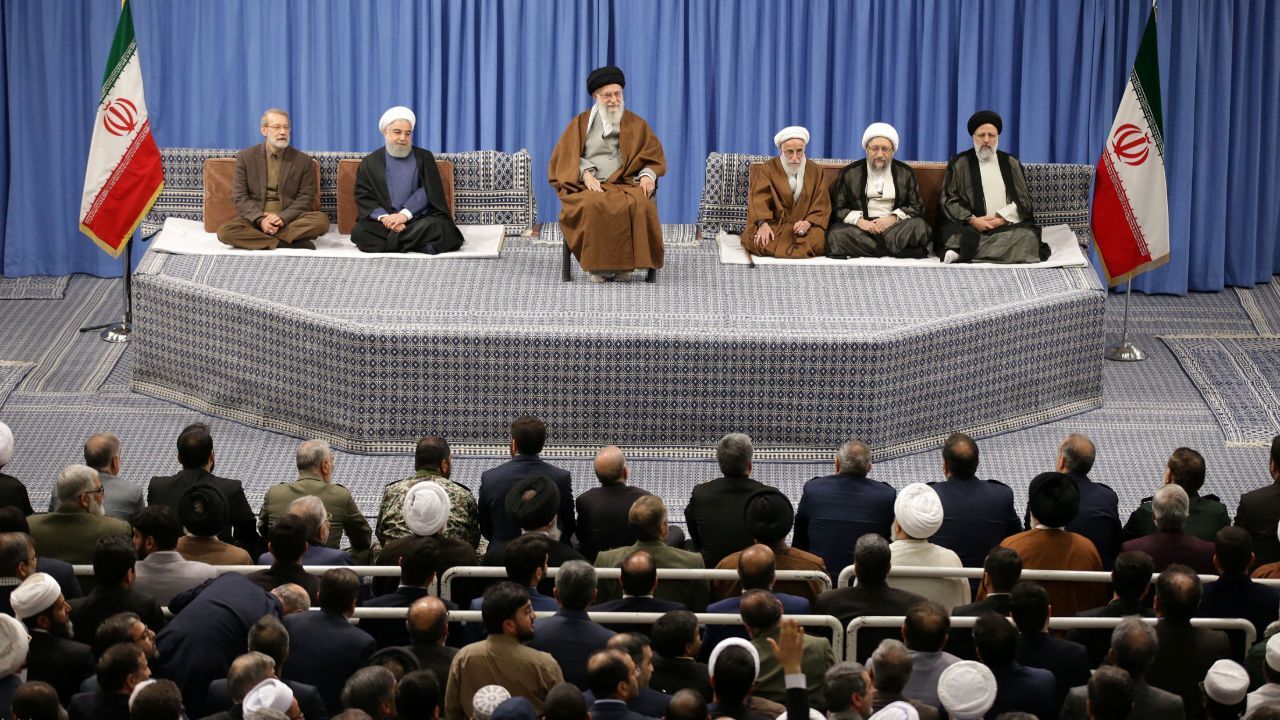 میهمانان شرکت‌کننده در اجلاس وحدت اسلامی با رهبر انقلاب دیدار می‌کنند