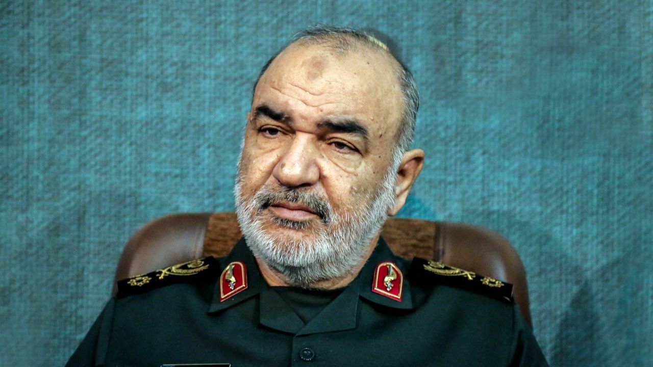 دشمن را دست‌کم نمی‌گیریم/ رزق ما دست تحریم‌کنندگان نیست