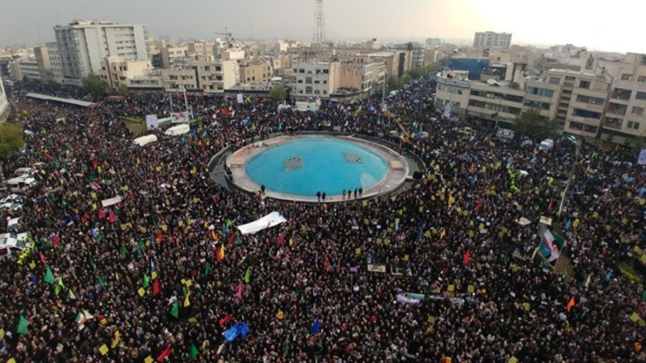 هزاران ایرانی حمایت خود از نظام و مخالفت با آمریکا را نشان دادند